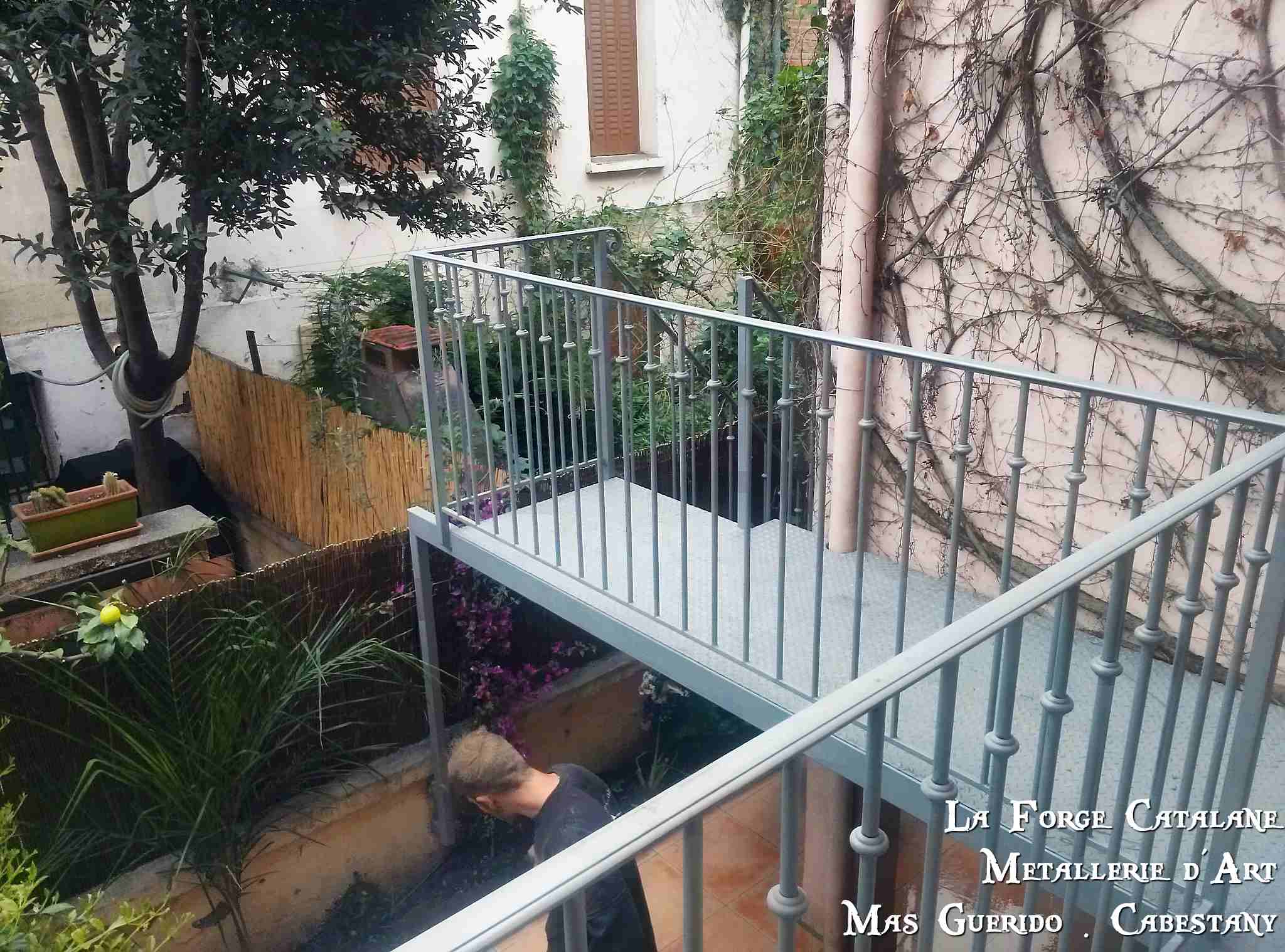 passerelle tube tole larmee garde-corps garde corps rondin bagues forge catalane  (3).jpg